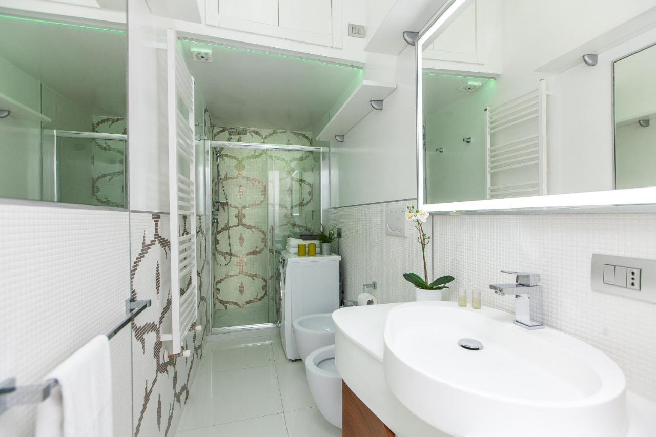 Piazza Venezia White Apartment Rom